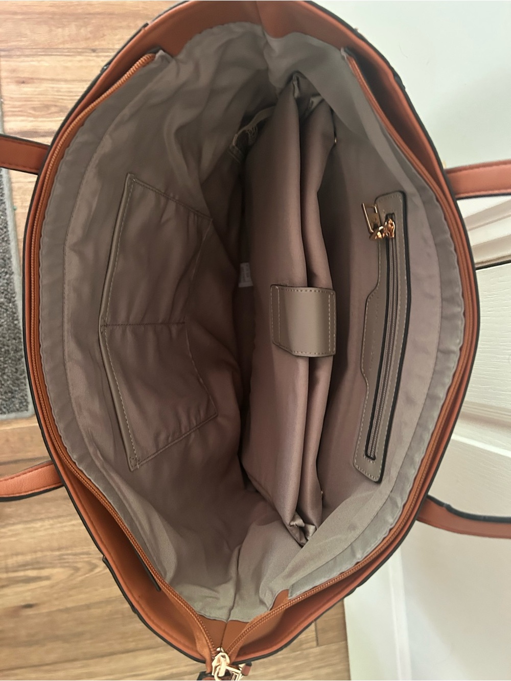 Poppy & Peonies Cognac vegan leather Tote with Gold Hardware - Picture 3 of 4
